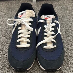 Nike Men's Dark Blue and White Sneakers